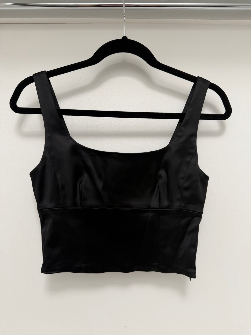 NWOT Aritzia Wilfred Black Satin Cropped Tank